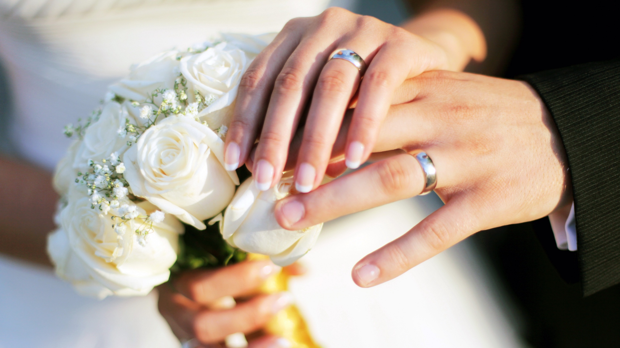 Dazzling bride and groom wedding rings