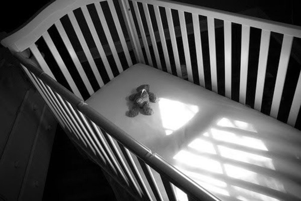 20130712101722 empty crib 1 