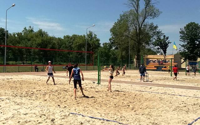 sorevnovaniya po plyaznomu voleybolu v kramatorske