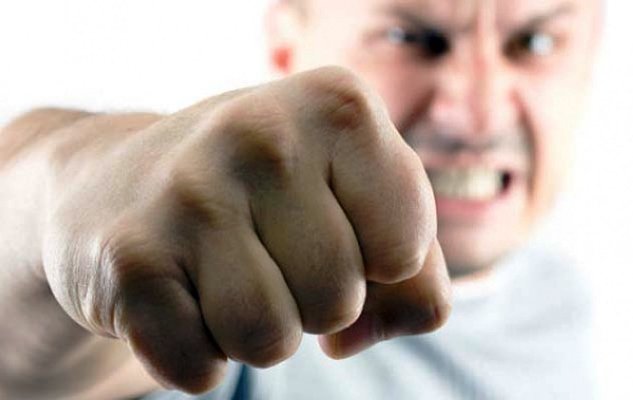 v kramatorske prohozhiy nachal draku c politseiskim