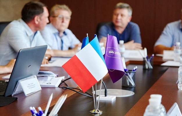 emss posetila frantsuzkaya delegatsiya