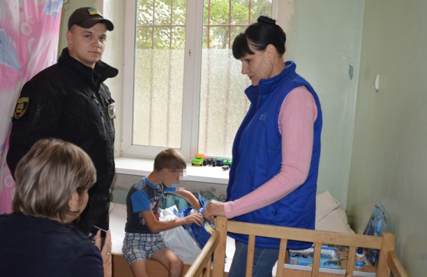 politseyskie kramatorska pomogli maksimu sobratsya v shkolu