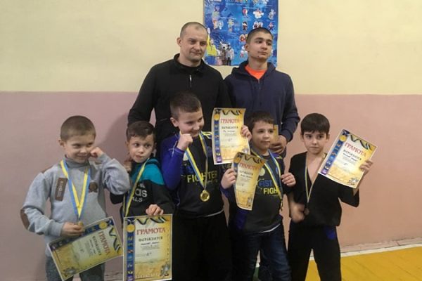 pokrovsk rukopashniy boi 1