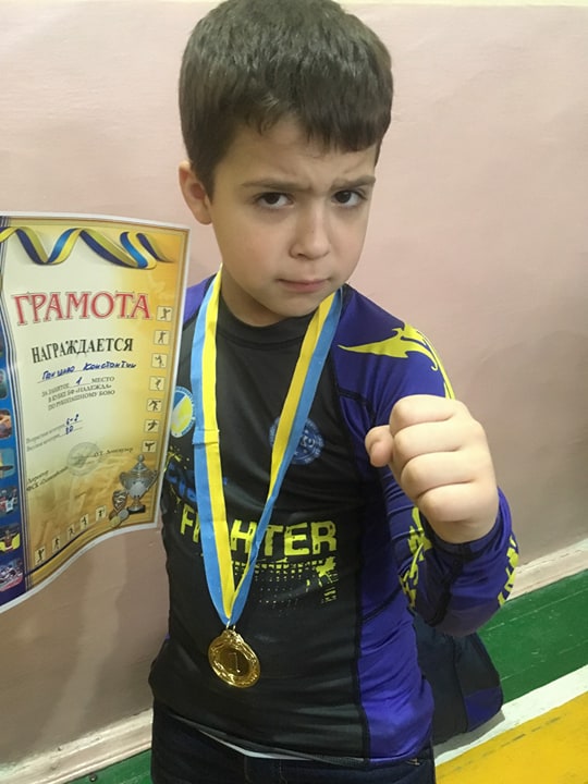 pokrovsk rukopashniy boi 3
