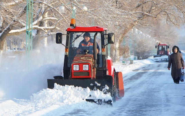 1422946095 equipment clean roads snow