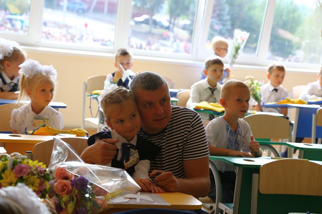 kramatorskaja ukrainskaja gimnazija pervyj zvonok 13
