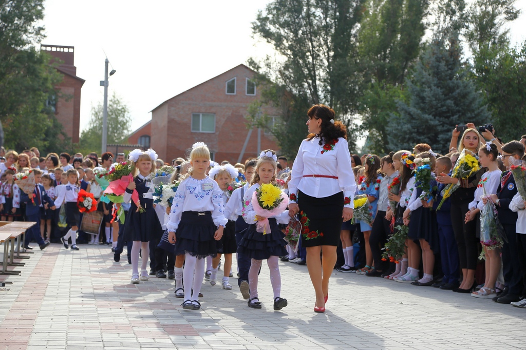 kramatorskaja ukrainskaja gimnazija pervyj zvonok 3