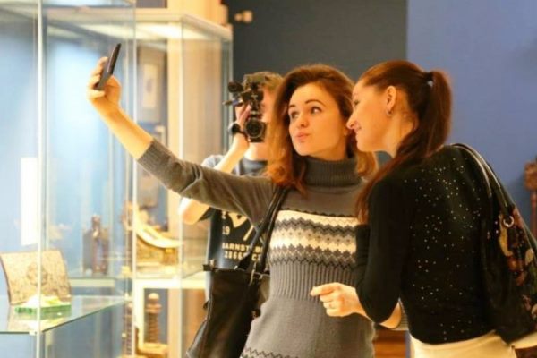 den selfi v muzee