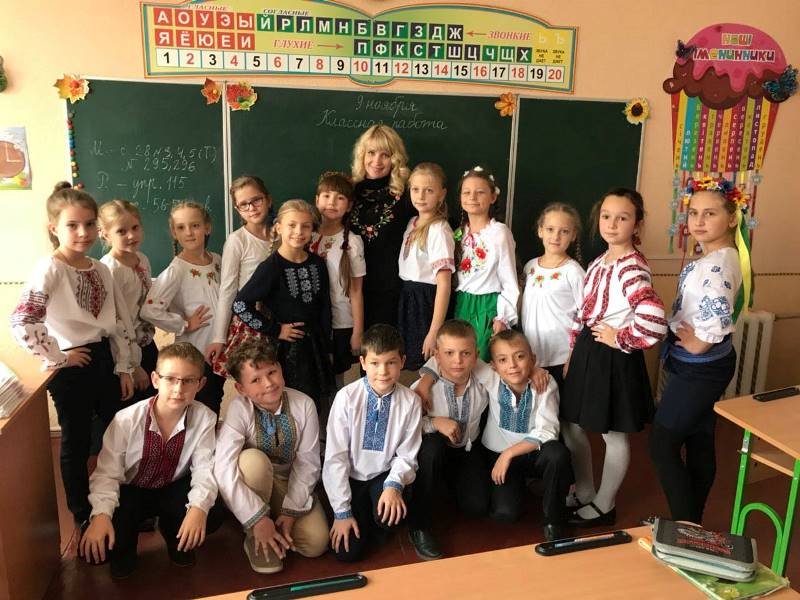 den ukrainskoj pismennosti v OSh4 kramatorska.jpg1