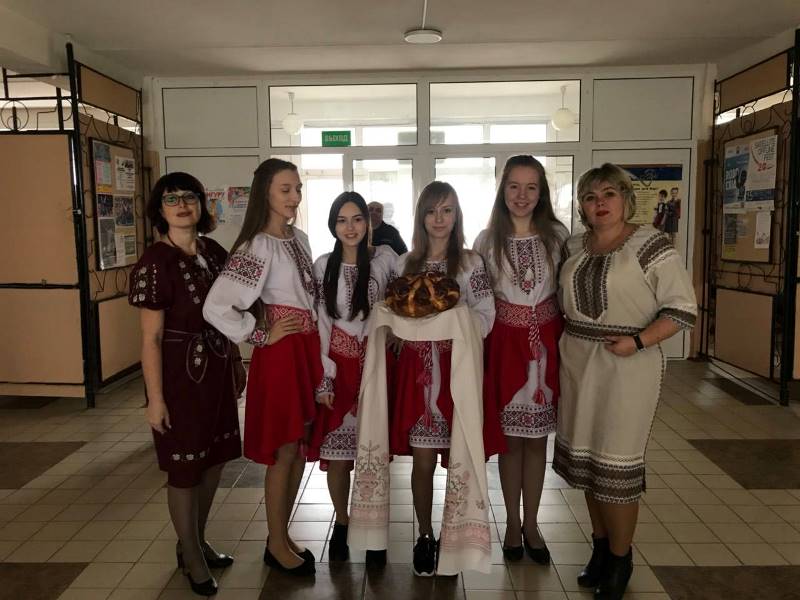 den ukrainskoj pismennosti v OSh4 kramatorska.jpg6