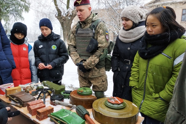 shkolniki kramatorska podelilis vpechatlenijami o voennoj zhizni 5