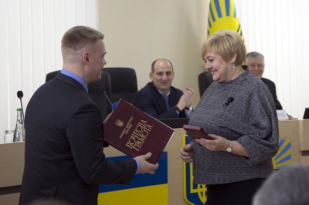 V Doneckoj oblgosadministracii sostojalos torzhestvennoe nagrazhdenie 4