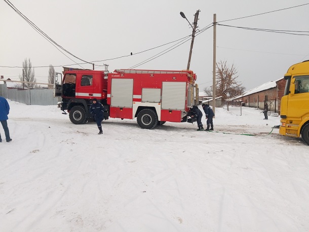 V Kramatorske spasateli okazali pomoshh voditelju gruzovika 1