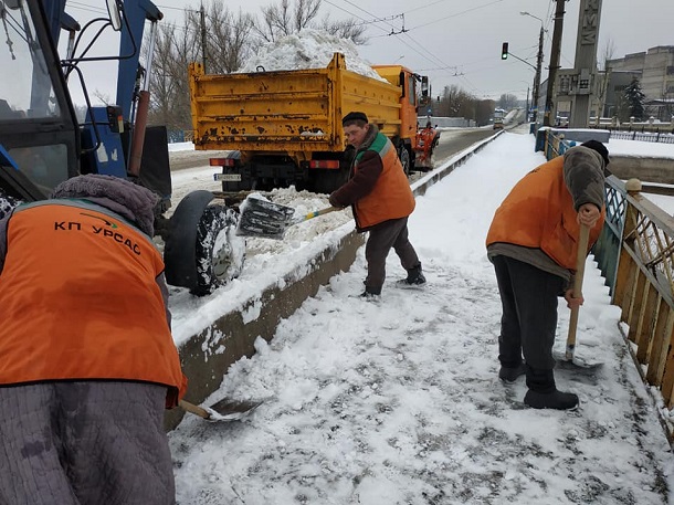 V Kramatorske prodolzhaetsja uborka posledstvija snegopada 1