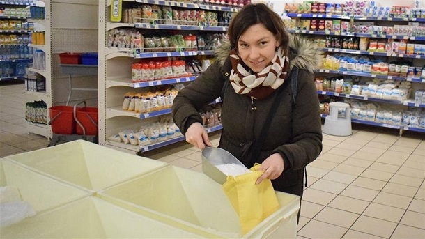 Semja iz Kramatorska sortiruet musor