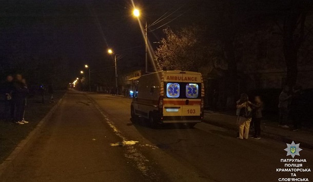 V Kramatorske avtomobil sbil podrostka na peshehodnom perehode 3