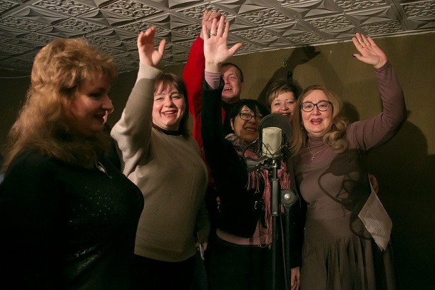 V Kramatorske chleny zhjuri konkursa Jaskravі dіti Ukraїni zapisali muzykalnyj podarok 1