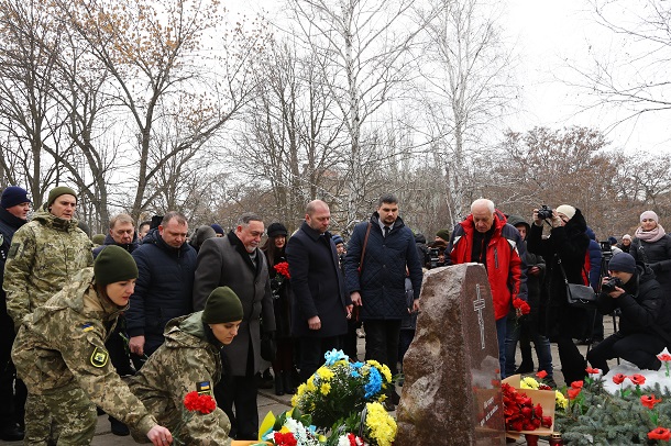 V Kramatorske proshel den pamjati 10 fevralja 16