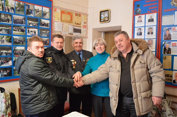 V Kramatorske rukovodstvo policii pozdravilo veteranov 1