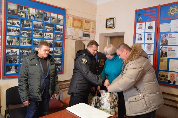 V Kramatorske rukovodstvo policii pozdravilo veteranov 2