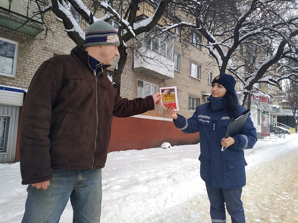V Kramatorske specialisty Sluzhby spasenija napominajut grazhdanam chto delat pri obnaruzhenii vzryvoopasnyh predmetov 2