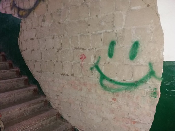 V Kramatorske dom na ulice Triumfalnoj nahoditsja v avarijnom sostojanii 7