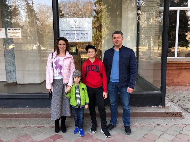 Chto dumajut o prohodjashhih segodnja vyborah Prezidenta Ukrainy izvestnye kramatorchane 3