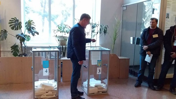 Chto dumajut o prohodjashhih segodnja vyborah Prezidenta Ukrainy izvestnye kramatorchane 4