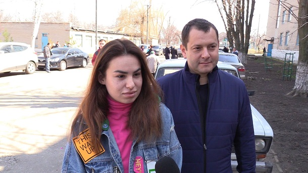 Narodnyj deputat Maksim Efimov progolosoval vmeste s docherju 2
