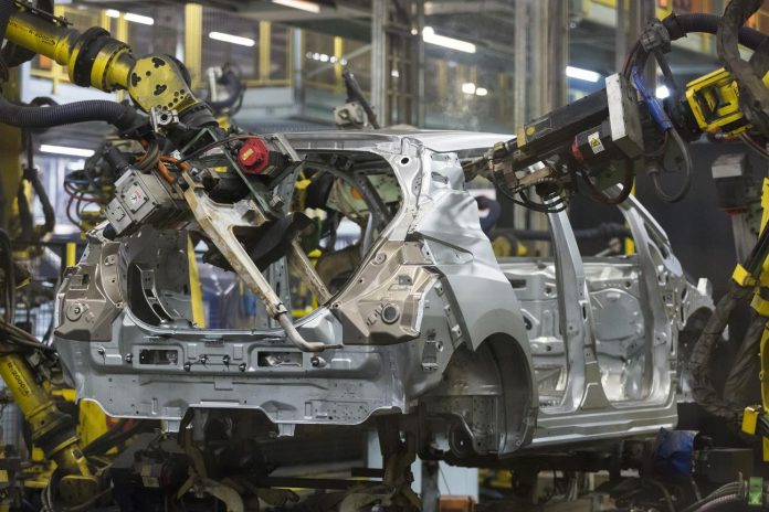 426212886 Production begins of the new Nissan LEAF in Europe 696x464