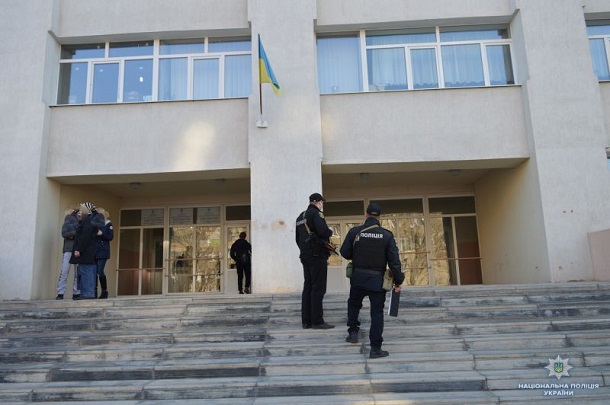 Policija Kramatorska na vremja vyborov pereshla na usilennyj variant nesenija sluzhby