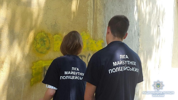 V Kramatorske ligovcy proveli ulichnuju akciju protiv rasprostranenija narkotikov 4