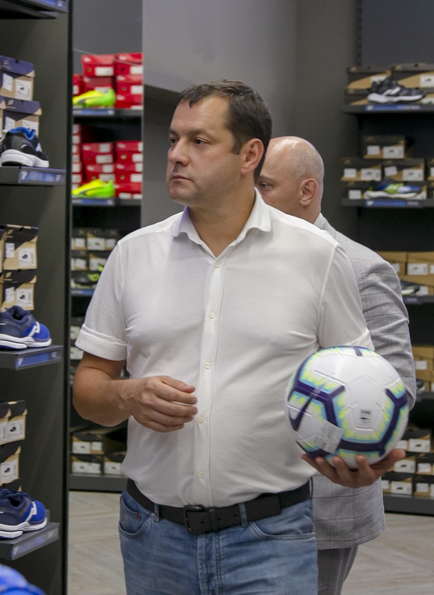 V Kramatorske otkrylsja gipermarket Jepicentr 9