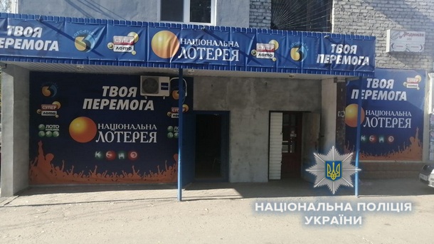 V Kramatorske policziya provela obysk v dvukh zavedeniyakh s igrovymi avtomatami 1