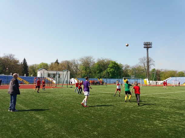 V Kramatorske prohodit Tretja tradicionnaja gorodskaja spartakiada Olimpijskij den 3