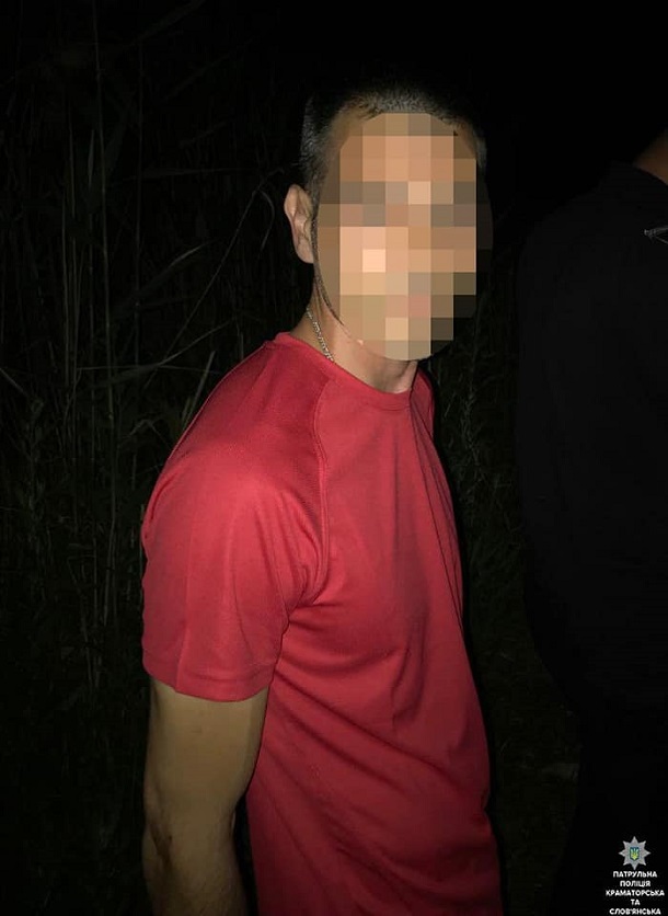 V Slavjanske policejskie zaderzhali muzhchin s narkotikami 3