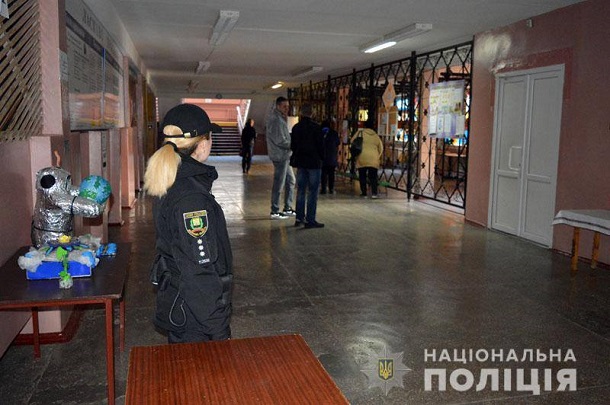 V Doneckoj oblasti zafiksirovany pervye narushenija na izbiratelnyh uchastkah 1