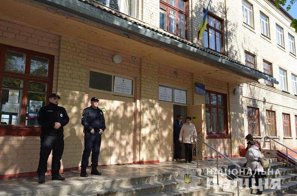 V Doneckoj oblasti zafiksirovany pervye narushenija na izbiratelnyh uchastkah 2