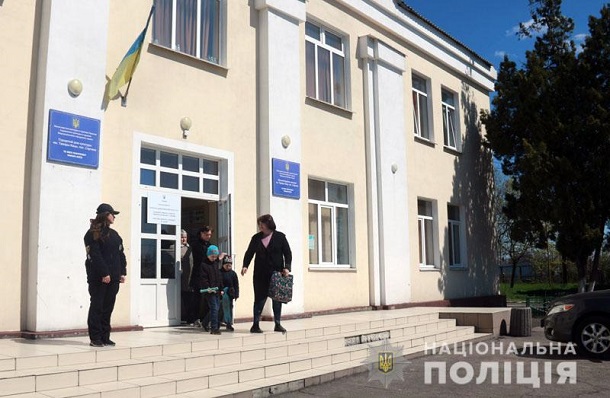 V Doneckoj oblasti zafiksirovany pervye narushenija na izbiratelnyh uchastkah 3