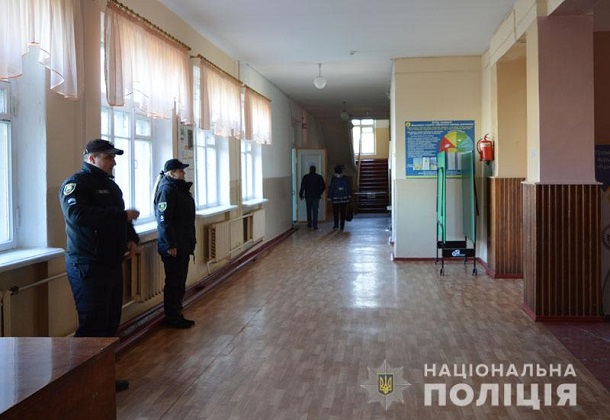 V Doneckoj oblasti zafiksirovany pervye narushenija na izbiratelnyh uchastkah 5