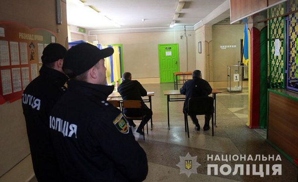 V Doneckoj oblasti zafiksirovany pervye narushenija na izbiratelnyh uchastkah 7