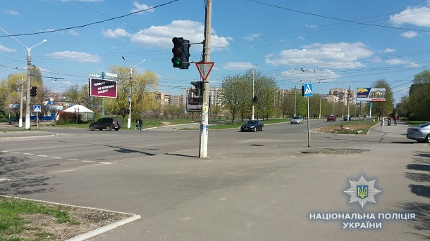 V Kramatorske avtomobil sbil malchika na peshehodnom perehode
