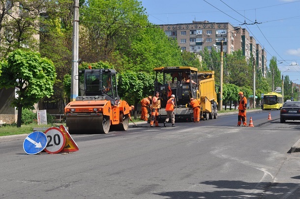 V Kramatorske aktivno gotovjatsja k novomu otopitelnomu sezonu i remontirujut dorogi