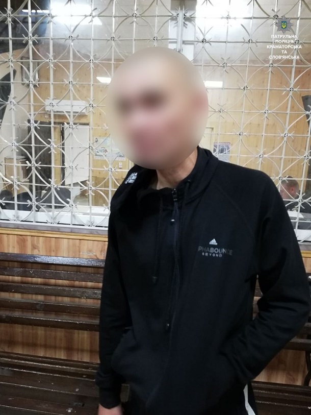 V Kramatorske muzhchina ranil nozhom mat svoej podrugi 3
