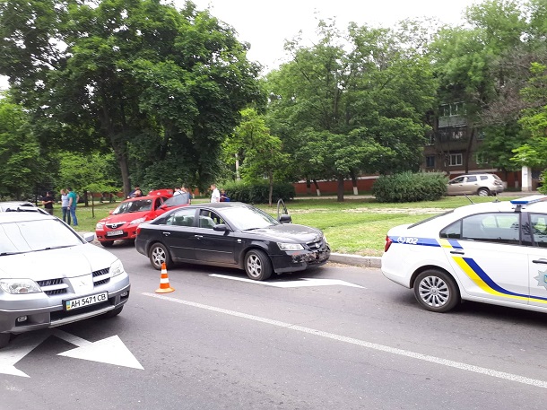 V Kramatorske na ulice Stusa stolknulis tri avtomobilja 2
