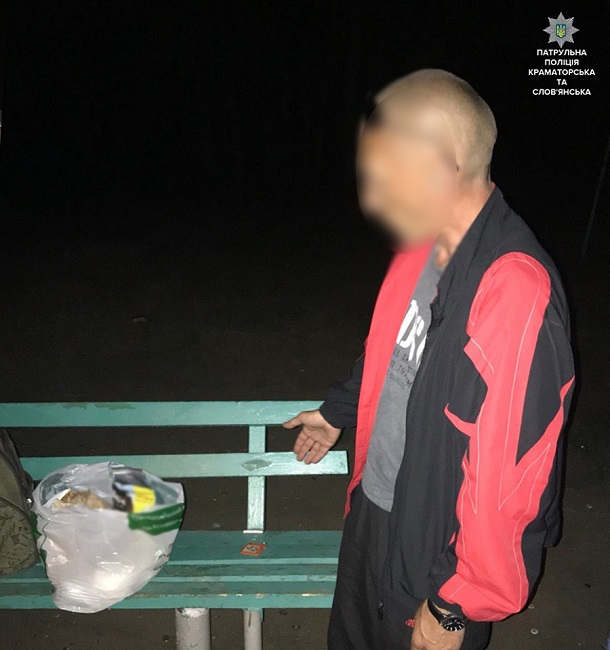 V Kramatorske policejskie obnaruzhili paket s narkotikom 2