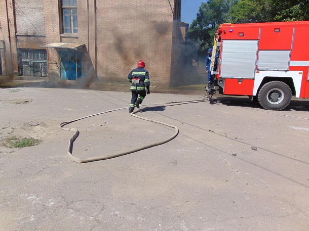 V Kramatorske spasateli tushili uslovnyj pozhar 1