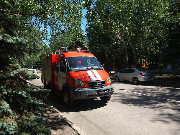 V Kramatorske spasli babushku zakryvshujusja v svoej kvartire 2