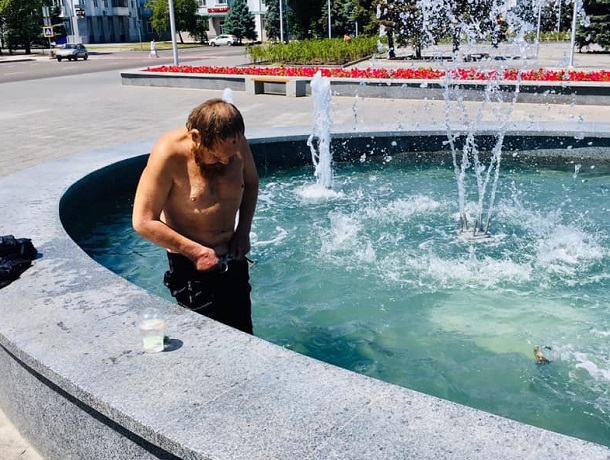 V Kramatorske v fontanah kupajutsja deti i bomzhi 3