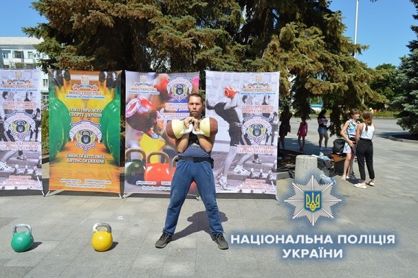 V Kramatorske policejskie proveli pokazatelnoe vystuplenie po girevomu sportu 4